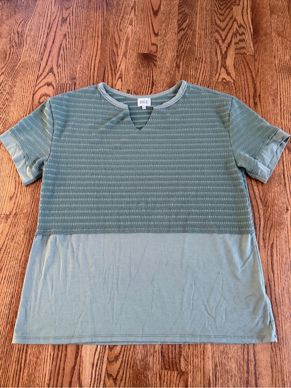 BKE Buckle Textured Dolman Top Sage Green Size Medium